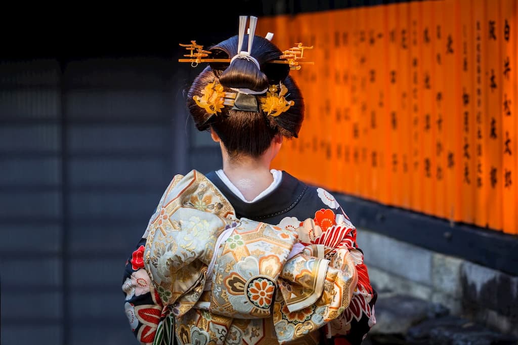 Le kimono au Japon - CATHERINE VALENTIN