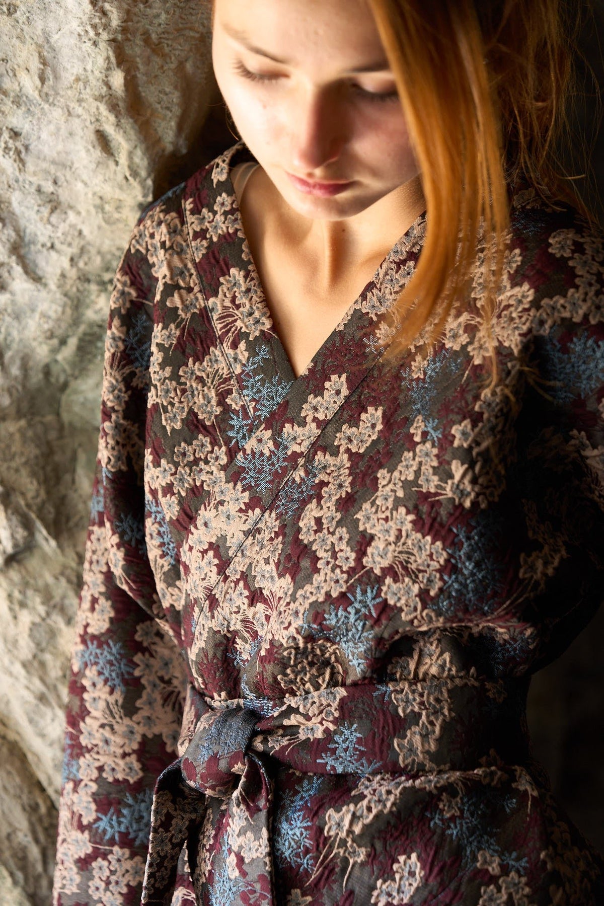 Kimono MITSU motif floral bleu/aubergine - CATHERINE VALENTIN