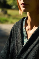 Kimono YUTTARI sur kimono KINOKO encolure et détail matière