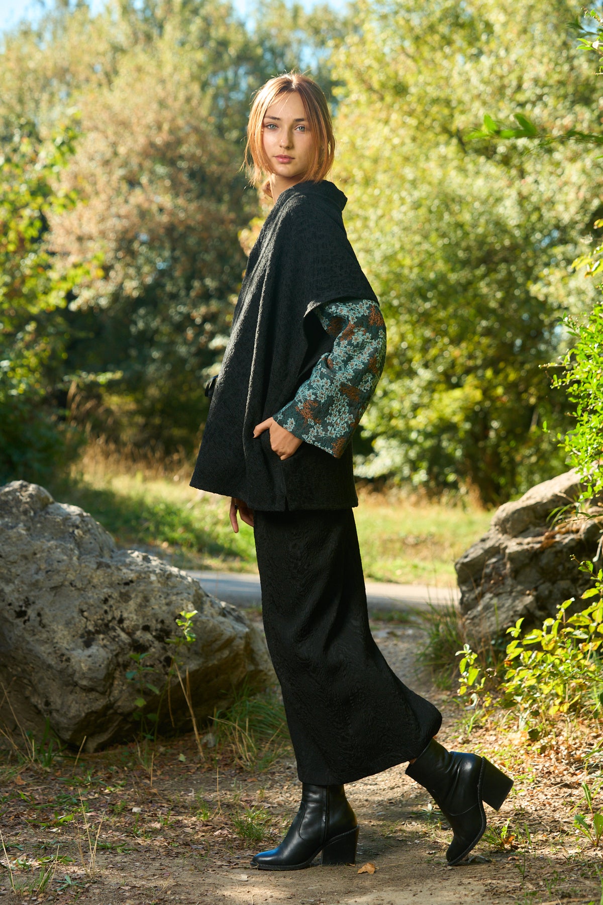 Kimono YUTTARI sur jupe JUPI  noir