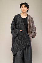 Manteau kimono AKI noir détail textile et poches