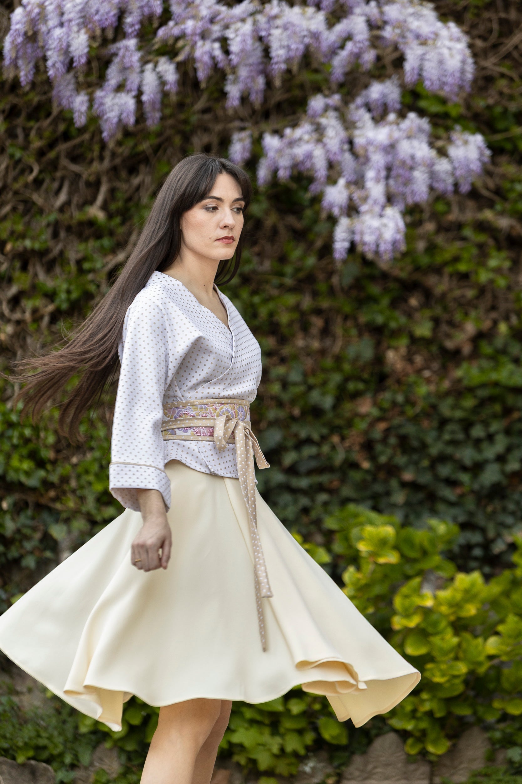 Jupe BANIRA courte écru côté et kimono ENDO doré - CATHERINE VALENTIN