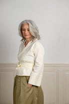 Kimono NODO fleurs écru sur pantalon hakama MIDORI- CATHERINE VALENTIN