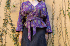 Détail smock - Jupe longue SUKATO  noire Été Édition limitée portée avec le Kimono SAORI —Détail tissus broderie et smock CATHERINE VALENTIN Artisan d'Art de France

