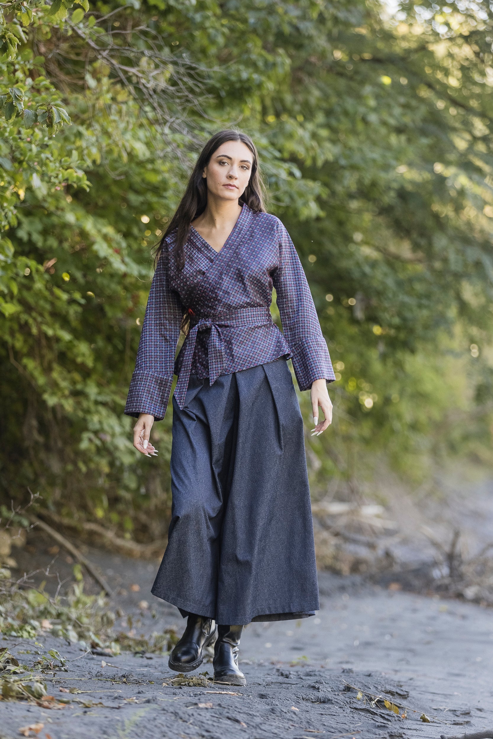 White hakama pants, wide, pleats, pockets, fluid drape, viscose