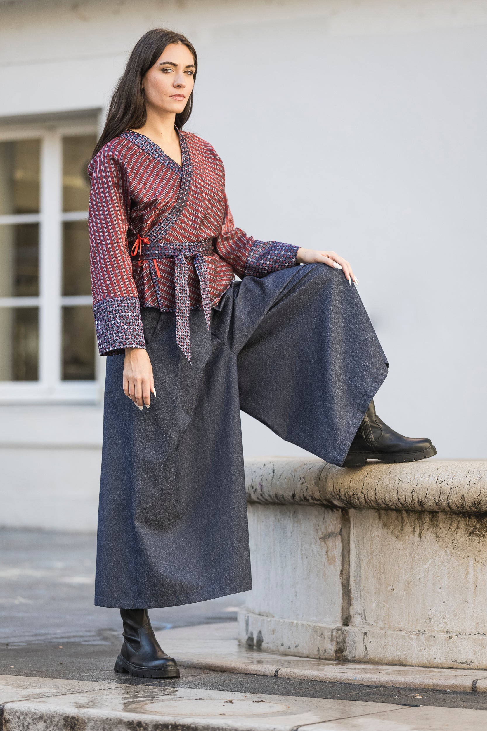 White hakama pants, wide, pleats, pockets, fluid drape, viscose