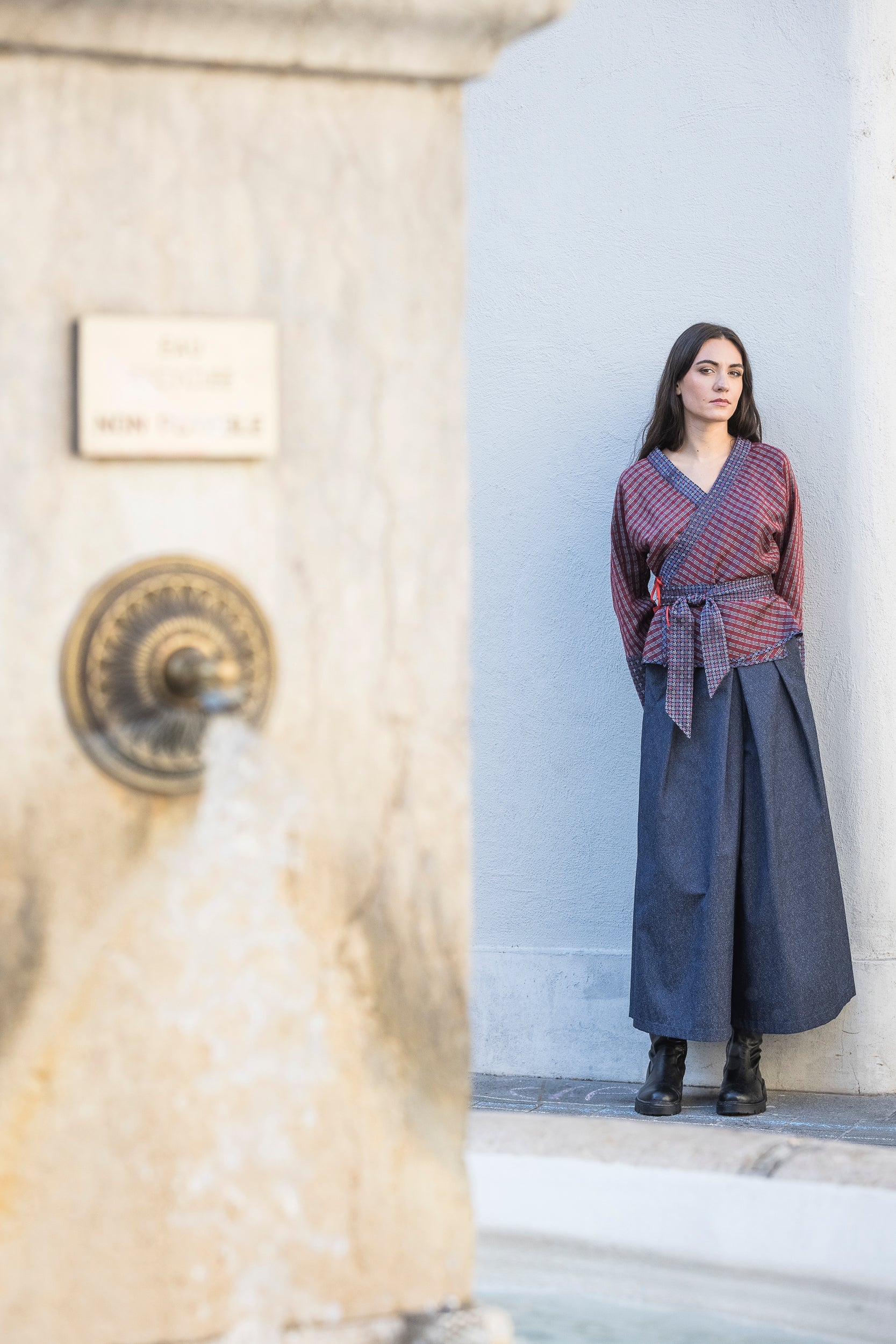 White hakama pants, wide, pleats, pockets, fluid drape, viscose